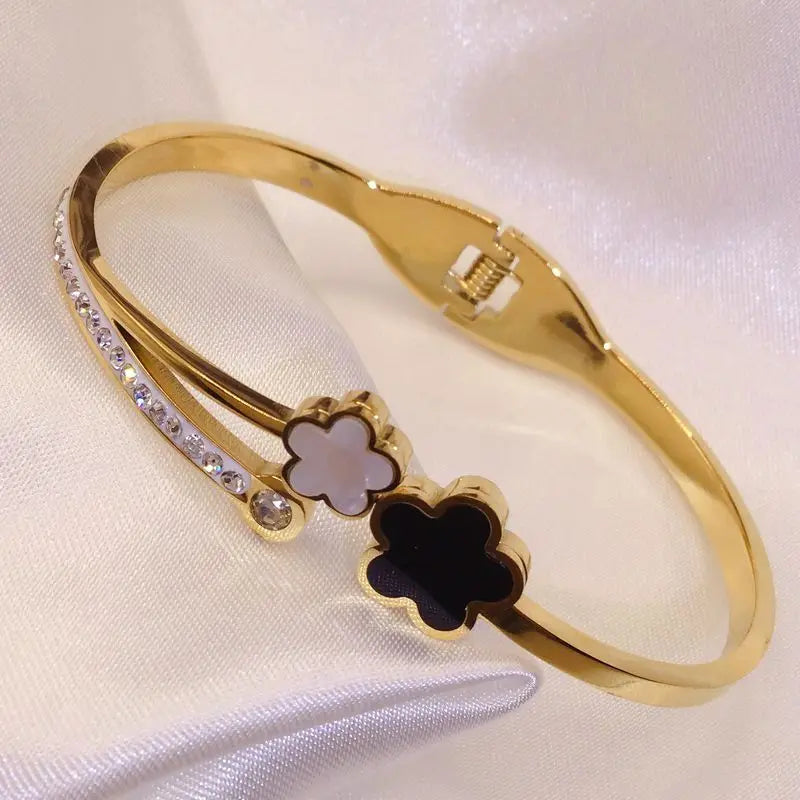 Acrylic New Design Plum Blossom Diamond Inlaid Bracelet